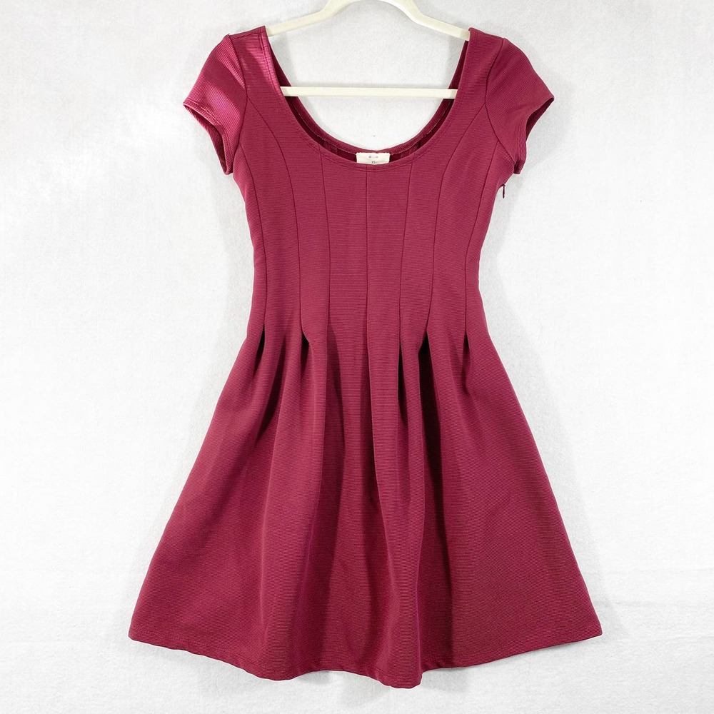 Urban Outfitters Dress XS Burgundy Red Pleated A-Line Mini Short Sleeve - Picture 3 of 10